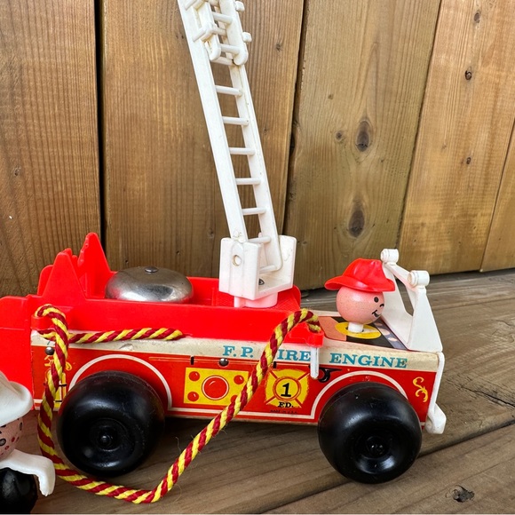 1968 Toy Fire Truck and little people wooden Fireman. - Picture 2 of 10
